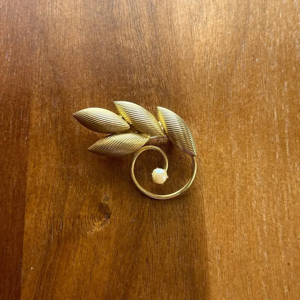 Vintage Gold Tone Ribbed Leaf & Spiral Brooch | Faux Pearl Accent Swirl Pin